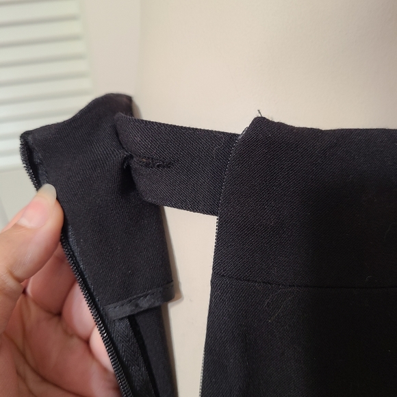 Black midi skirt with semi pocket pleats 4 - Picture 5 of 6